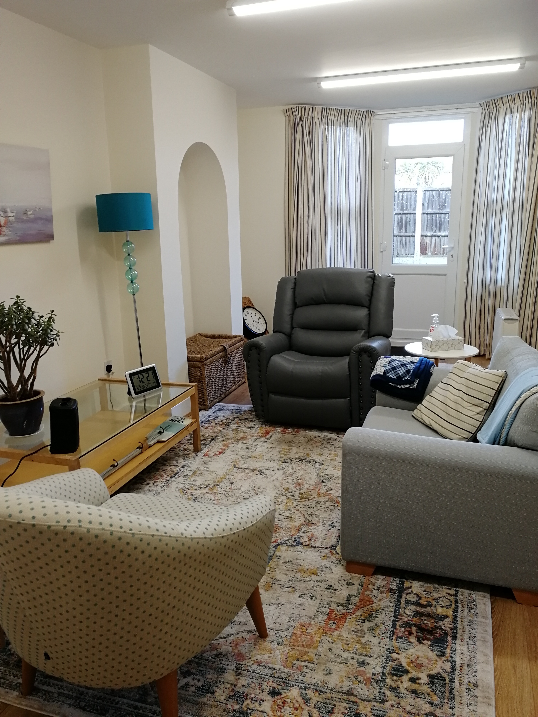 Therapist room with chairs around table